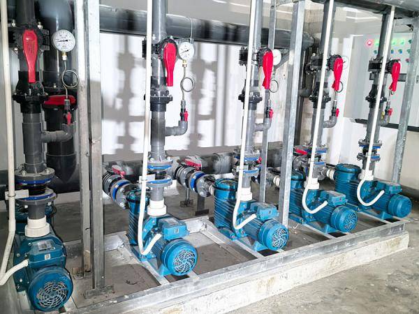 廣州千葉以專業(yè)泳池設(shè)備<strong></p>
<p>泳池設(shè)備
</strong>，開啟鄭州游泳館暢游新體驗:泳池設(shè)備
