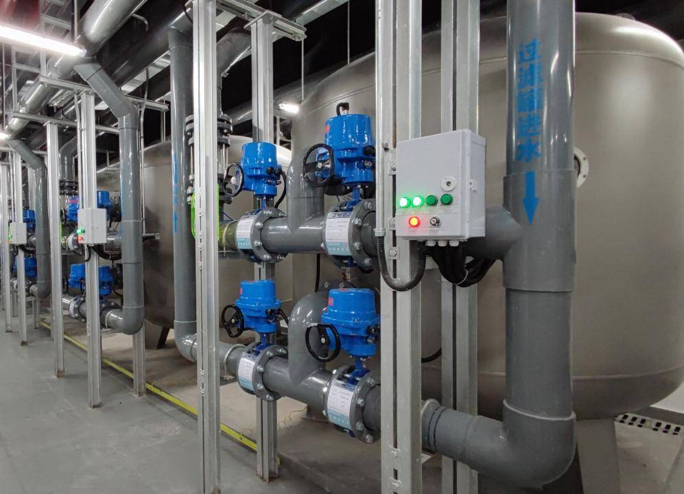 廣東聯(lián)盛36年專業(yè)泳池設(shè)備廠家<strong></p>
<p>泳池設(shè)備
</strong>，以技術(shù)贏得客戶信任:泳池設(shè)備
