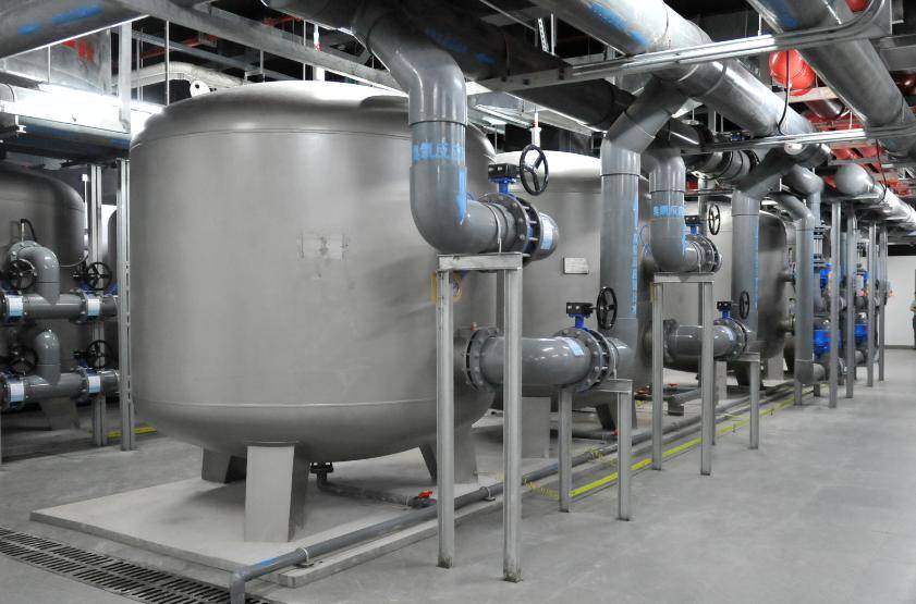 廣東聯(lián)盛36年專業(yè)泳池設(shè)備廠家<strong></p>
<p>泳池設(shè)備
</strong>，以技術(shù)贏得客戶信任:泳池設(shè)備
