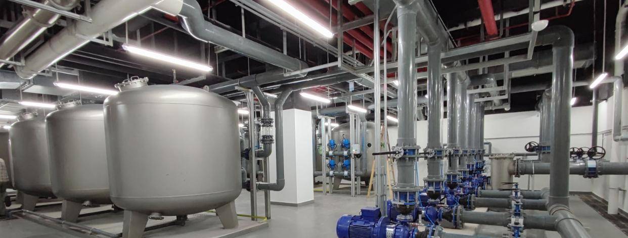 廣東聯(lián)盛36年專業(yè)泳池設(shè)備廠家<strong></p>
<p>泳池設(shè)備
</strong>，以技術(shù)贏得客戶信任:泳池設(shè)備
