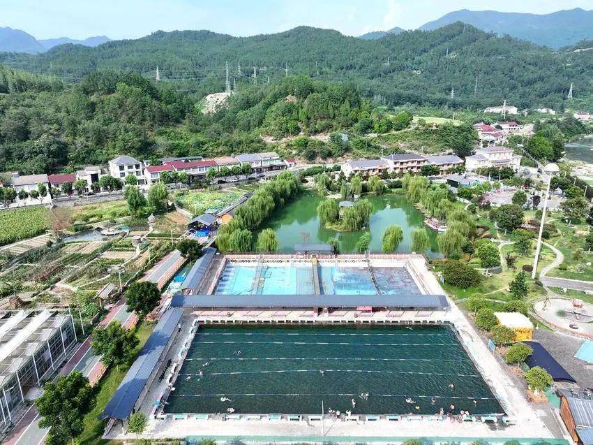 安全課開進(jìn)游泳池<strong></p>
<p>游泳池</strong>！保康織牢鄉(xiāng)村兒童防溺水防護(hù)網(wǎng):游泳池