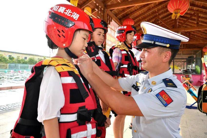 安全課開進(jìn)游泳池<strong></p>
<p>游泳池</strong>！?？悼椑梧l(xiāng)村兒童防溺水防護(hù)網(wǎng):游泳池