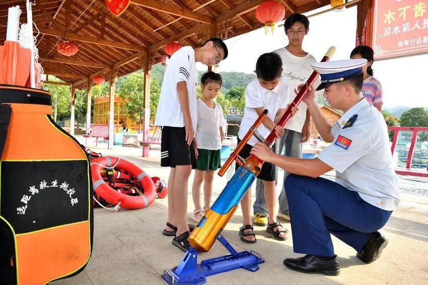 安全課開進(jìn)游泳池<strong></p>
<p>游泳池</strong>！?？悼椑梧l(xiāng)村兒童防溺水防護(hù)網(wǎng):游泳池