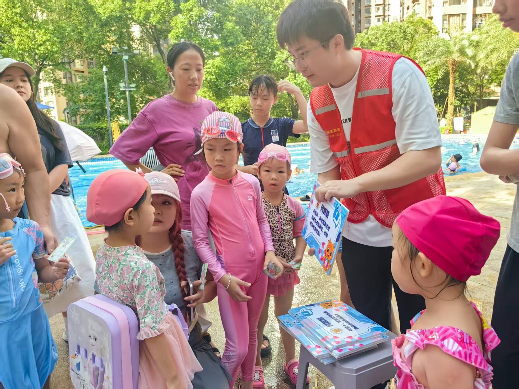 提升公眾安全意識<strong></p>
<p>游泳池</strong>！吉華公衛(wèi)中心舉辦“游泳池開放日”親子科普活動(dòng):游泳池