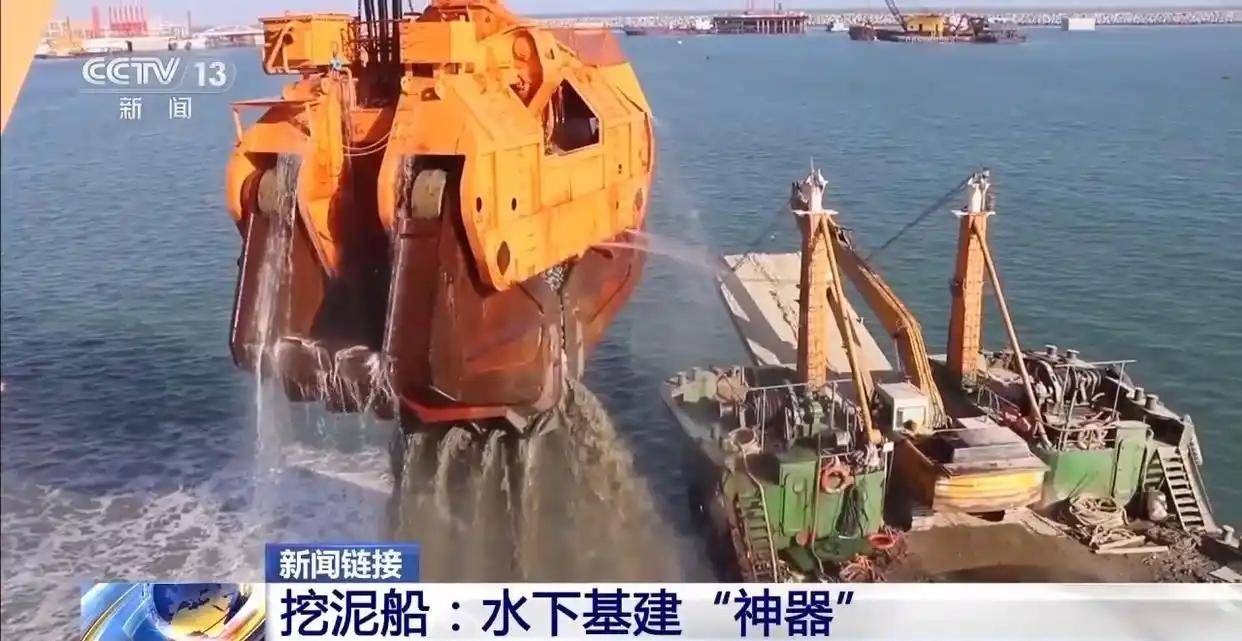 國產(chǎn)挖泥船上新 90分鐘吸滿18個(gè)游泳池 還能“一鍵疏?！?游泳池